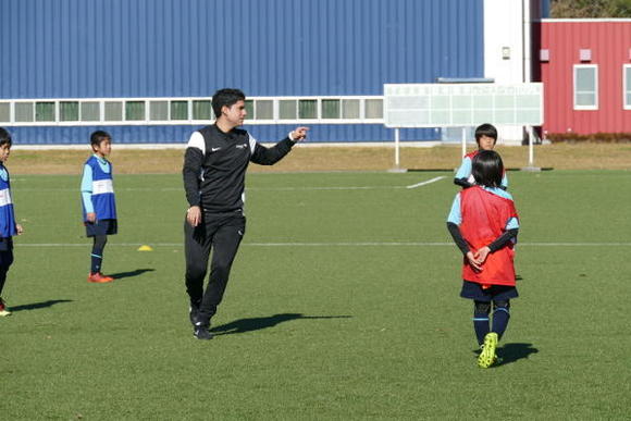 サッカーの育成年代で 13歳までに指導しておくべき 守備の個人戦術 Coach United コーチ ユナイテッド